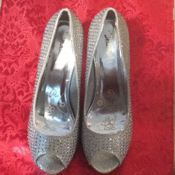 Shoes - Picture 3 of 3